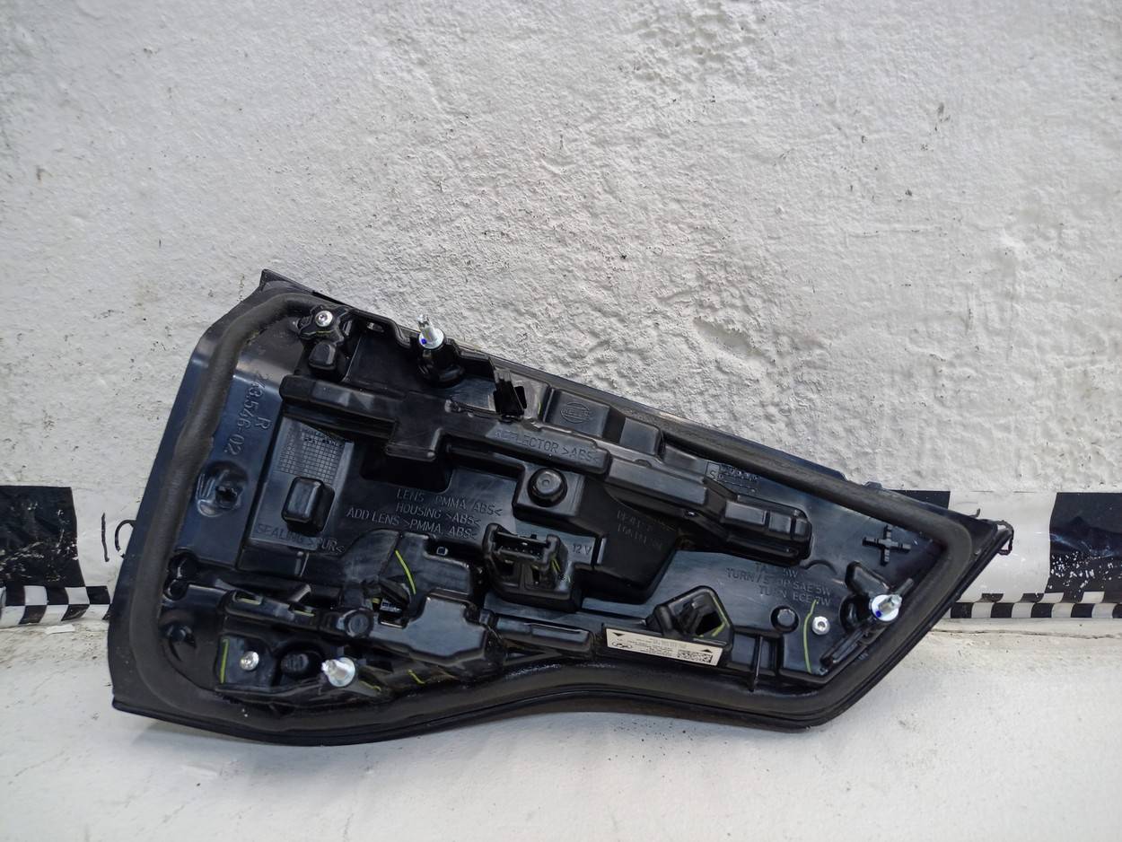 Фонарь задний внутренний правый