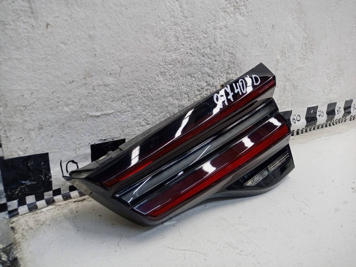 Фонарь задний внутренний правый