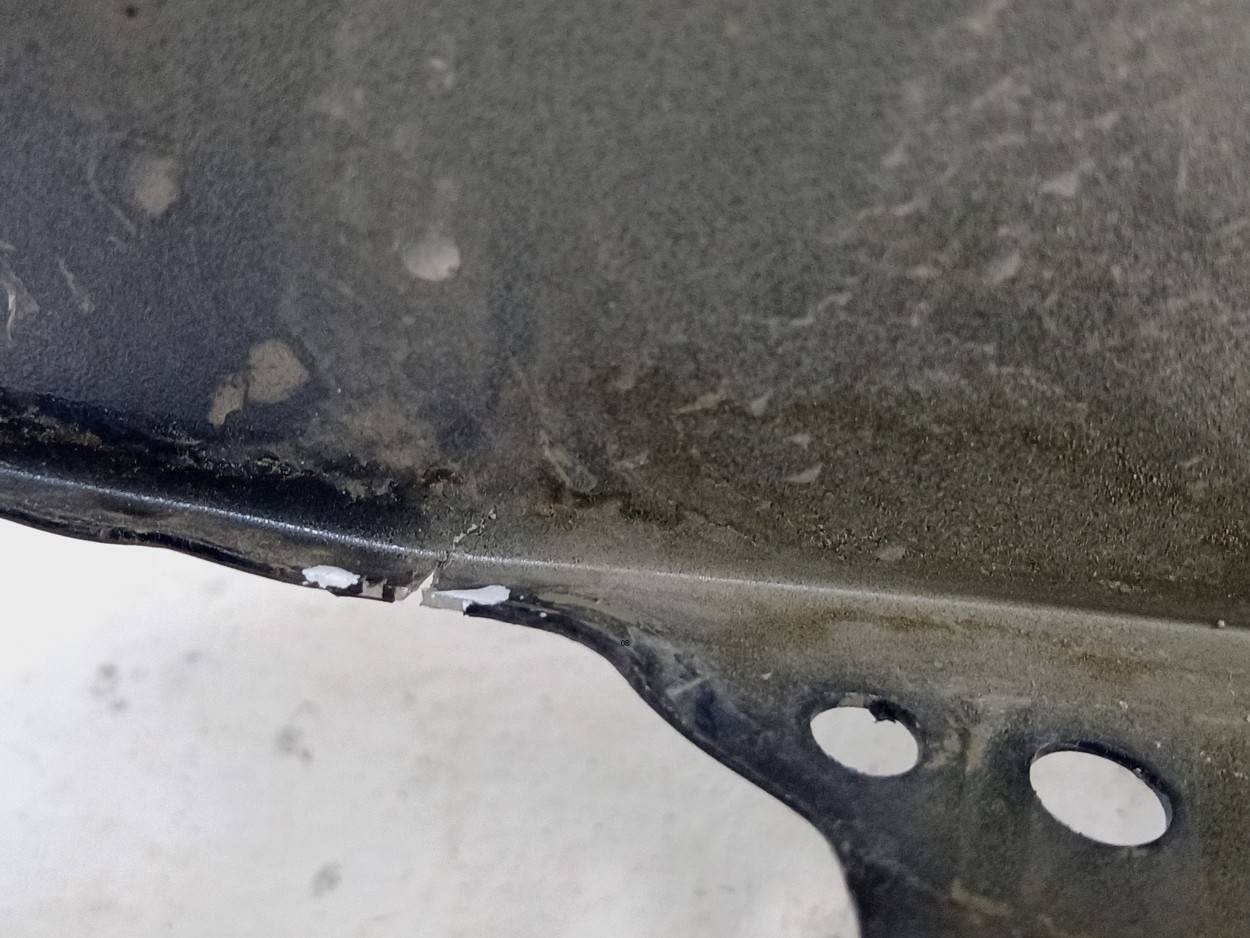 Крыло переднее правое