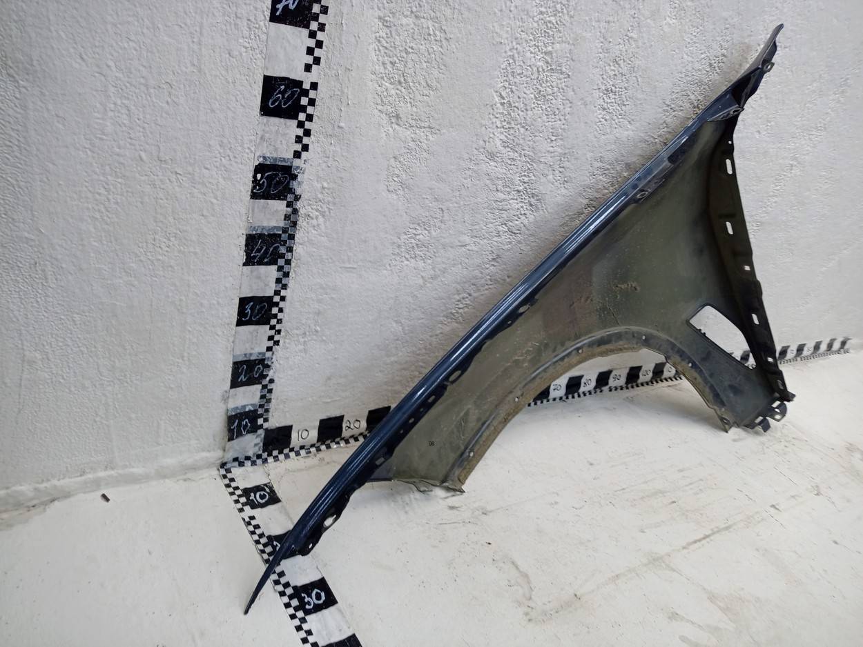 Крыло переднее правое