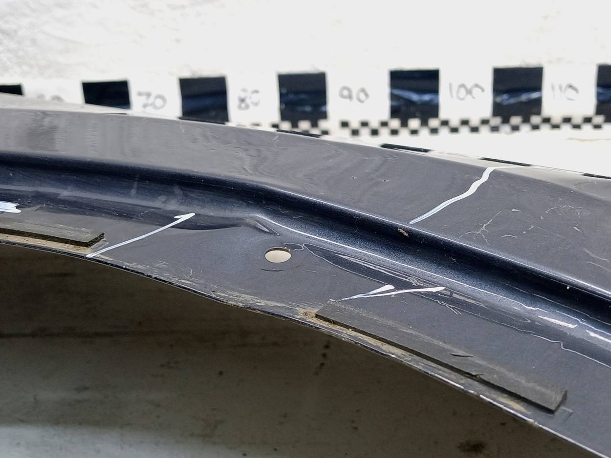 Крыло переднее правое