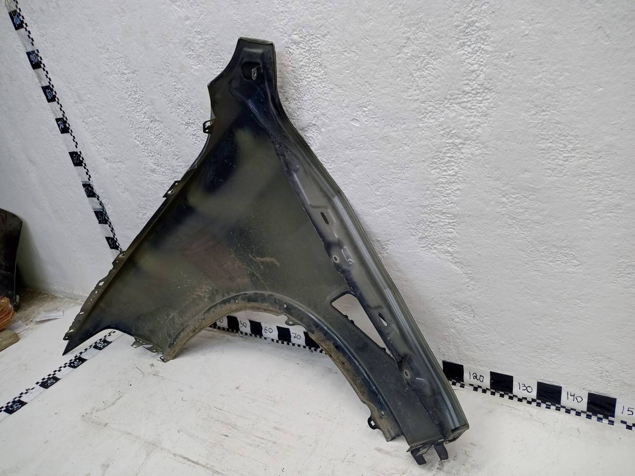 Крыло переднее правое