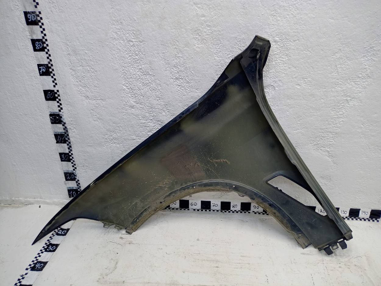 Крыло переднее правое