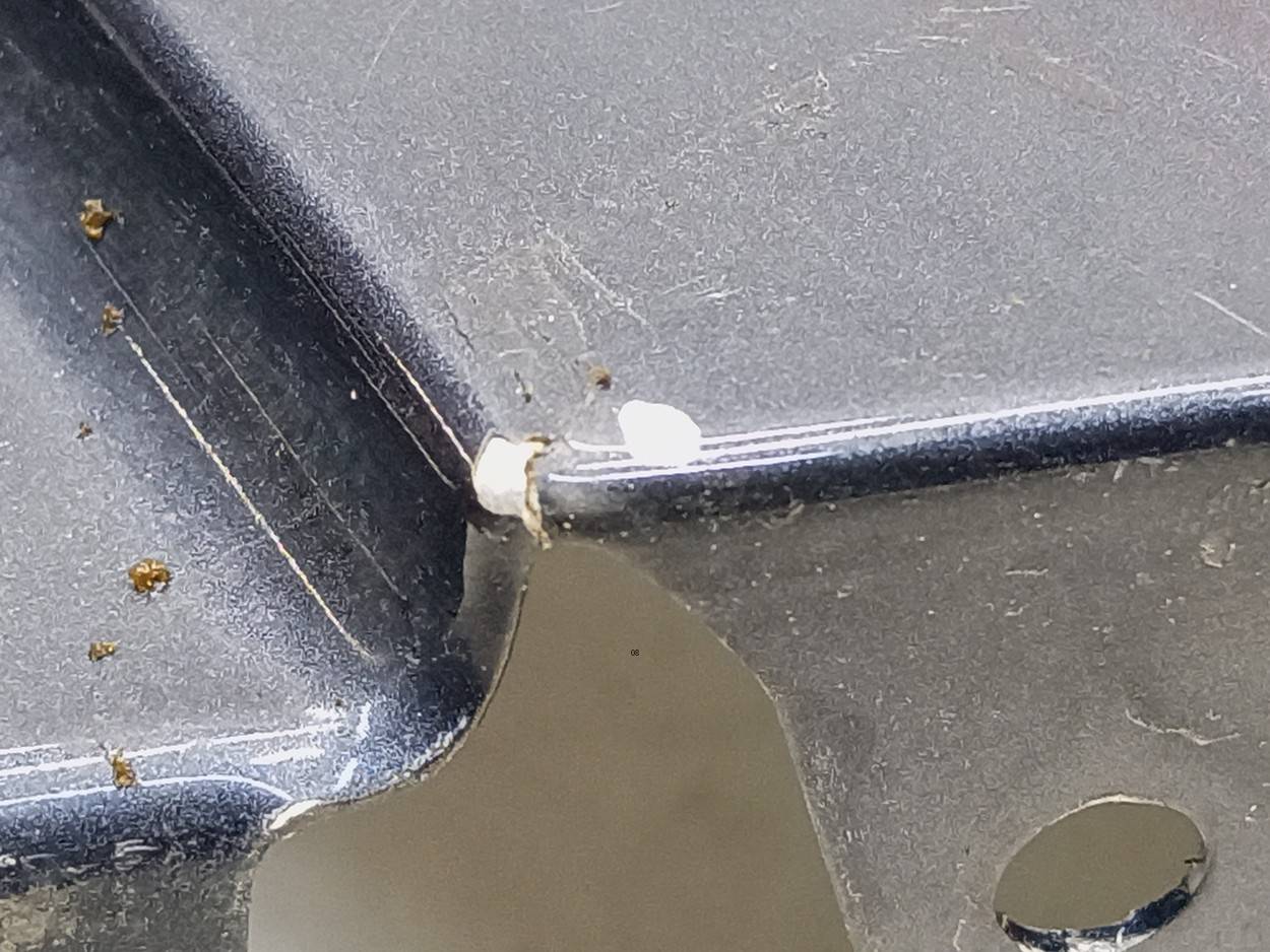 Крыло переднее правое