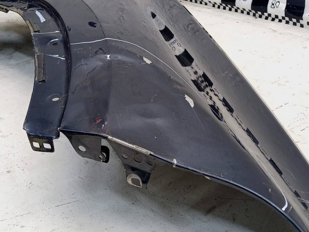 Крыло переднее правое