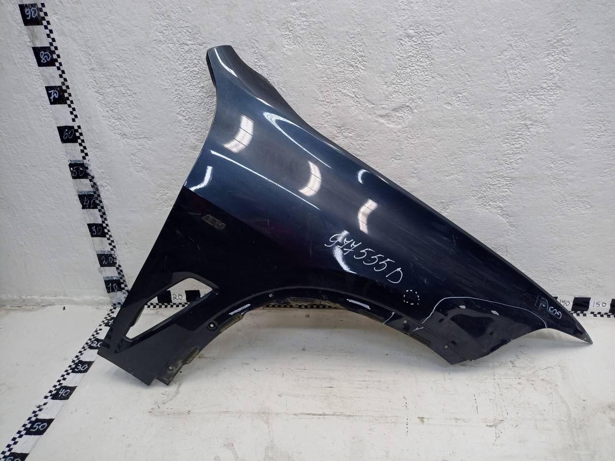 Крыло переднее правое