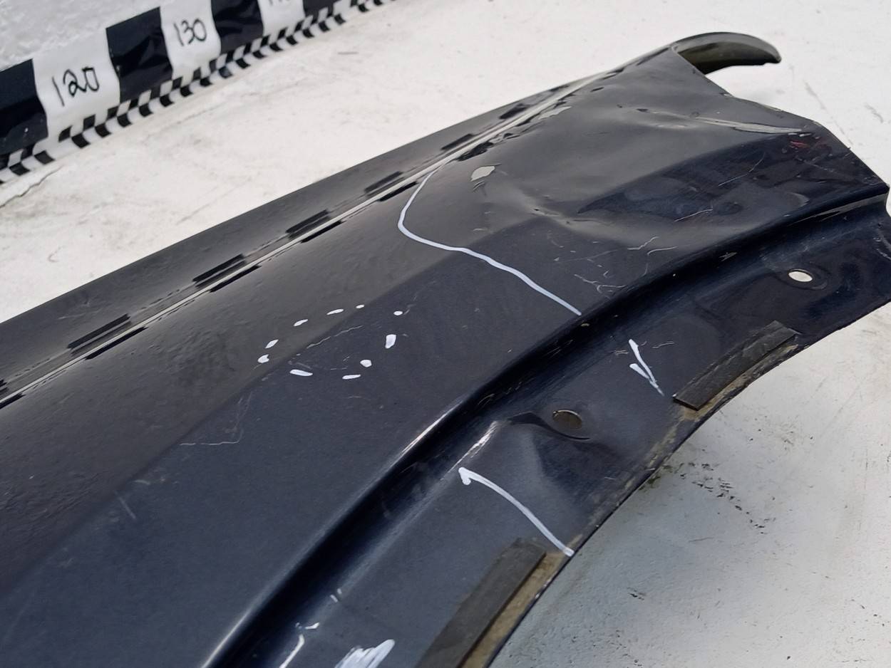 Крыло переднее правое