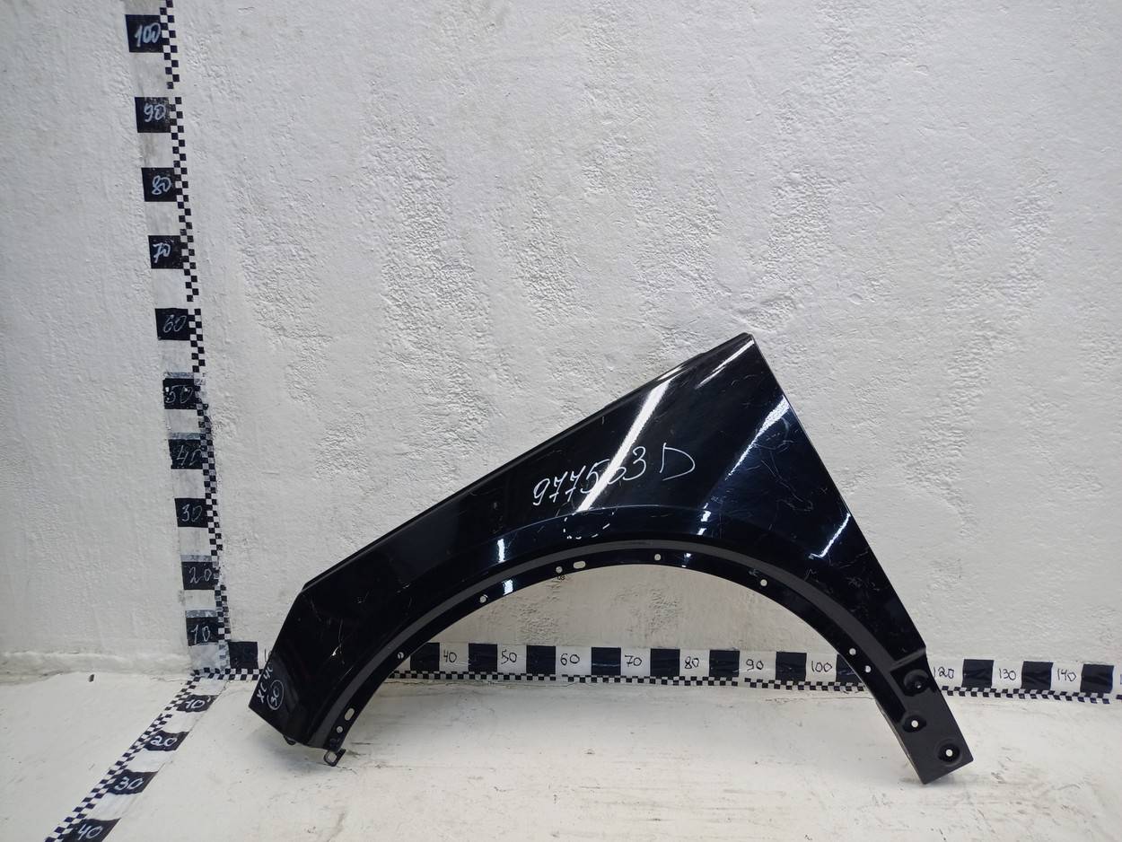 Крыло переднее левое