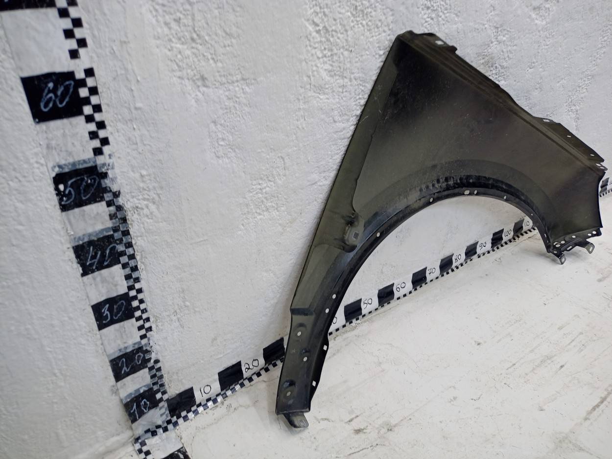 Крыло переднее левое