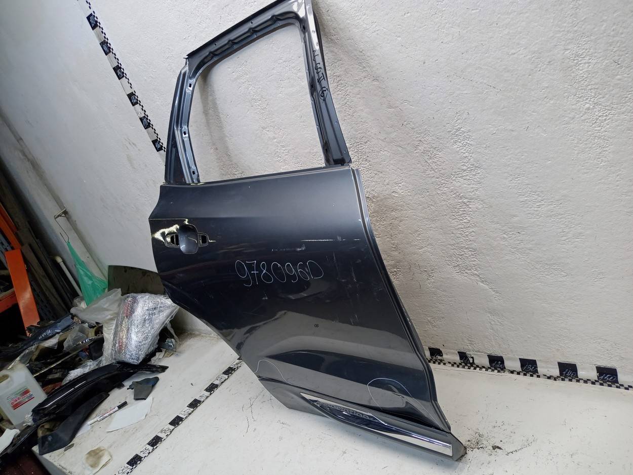 Дверь задняя правая