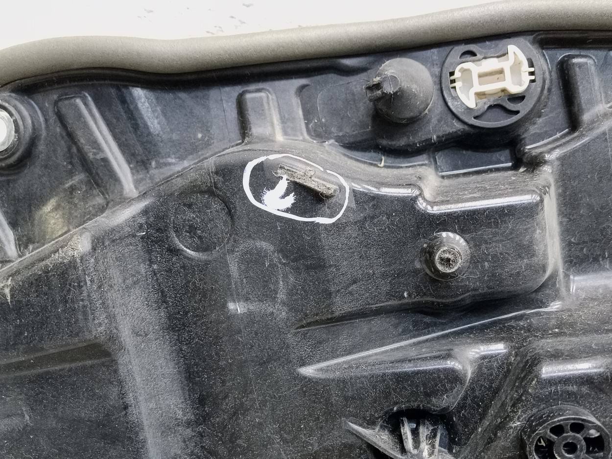 Стеклоподъемник электр. задний левый