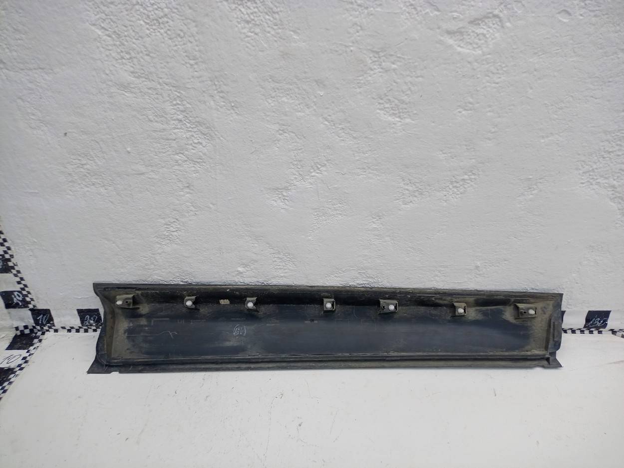 Накладка двери передней левой