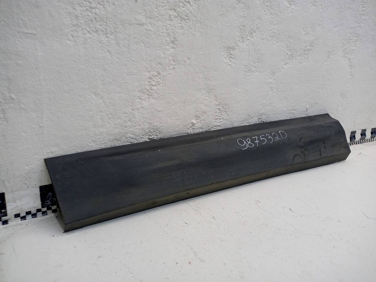 Накладка двери передней левой