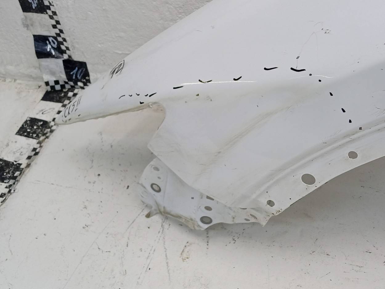 Крыло переднее левое