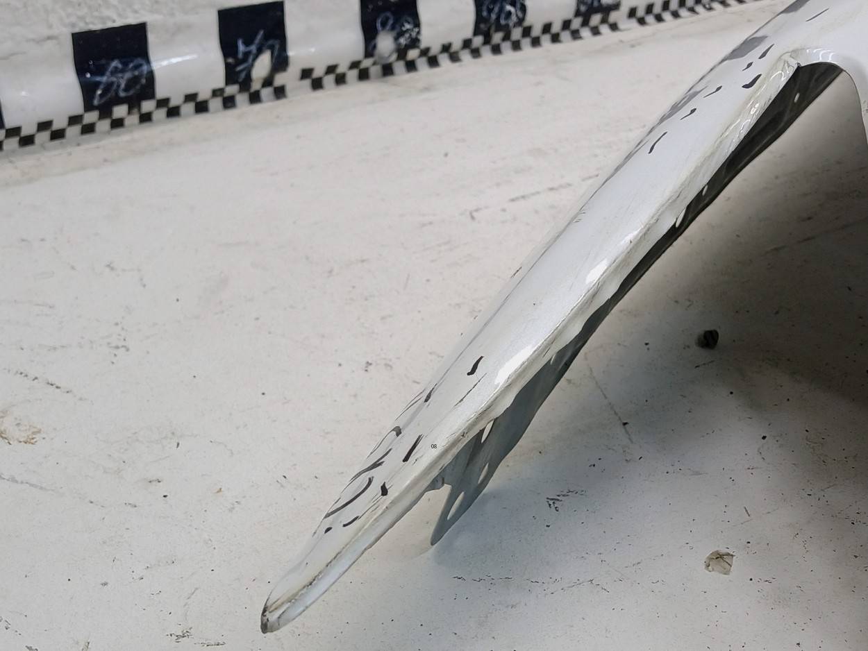 Крыло переднее левое