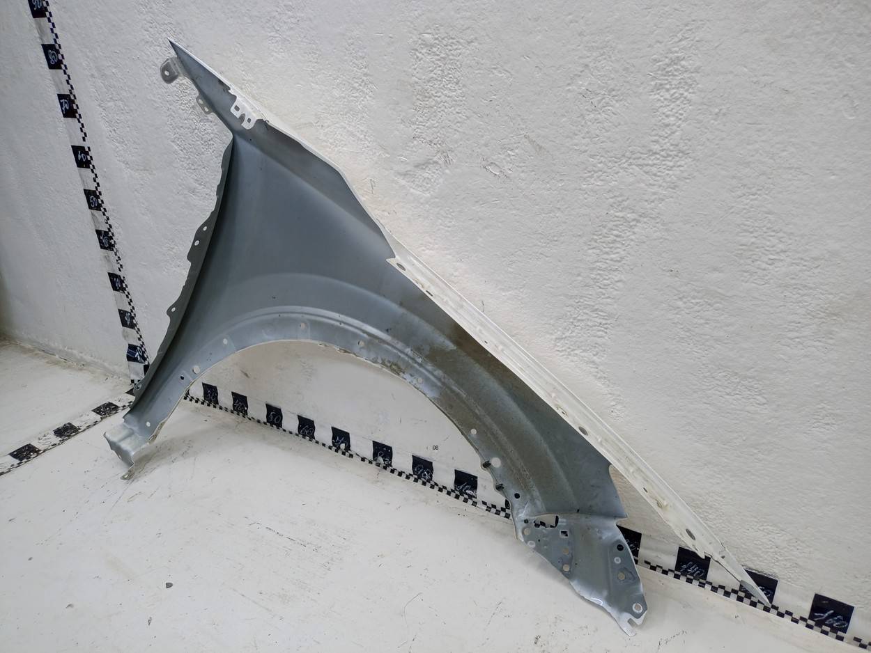 Крыло переднее левое