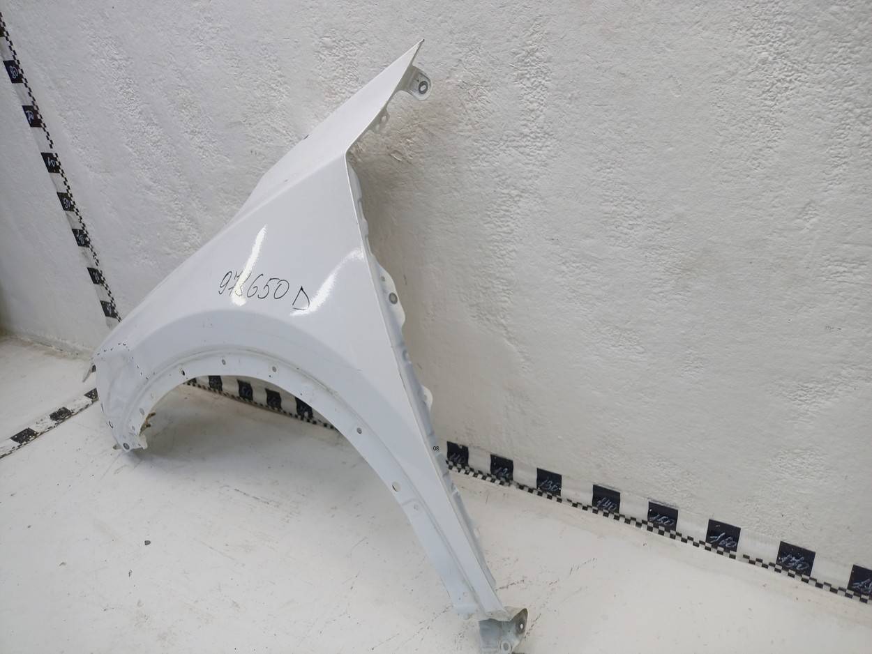 Крыло переднее левое