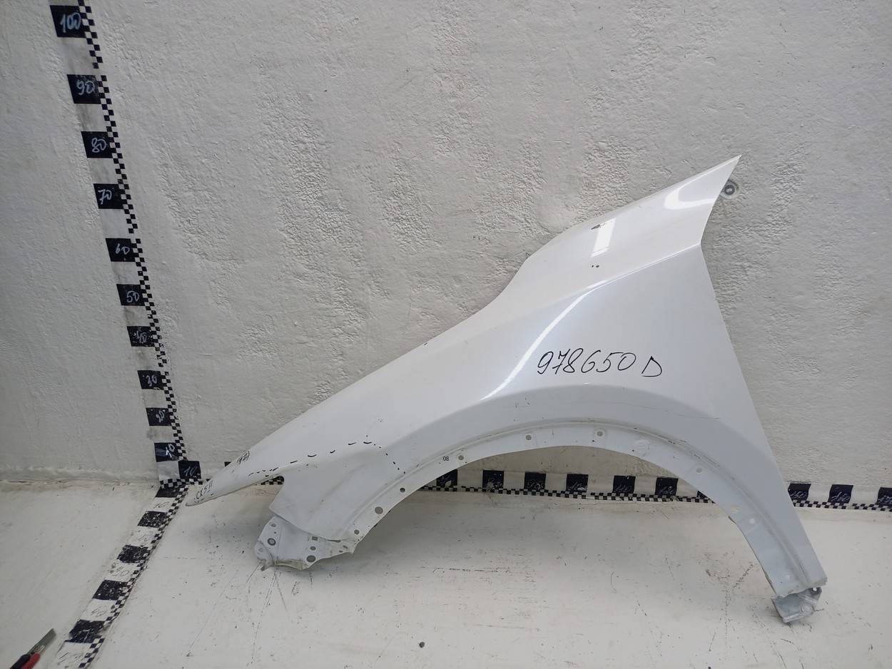 Крыло переднее левое