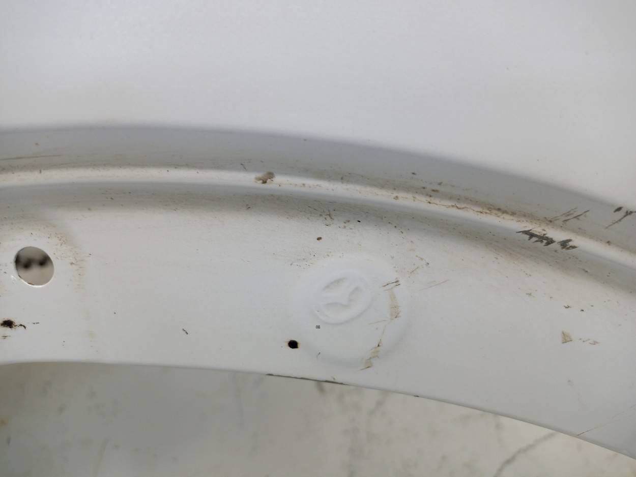 Крыло переднее левое