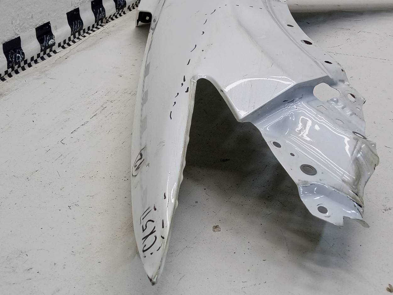 Крыло переднее левое