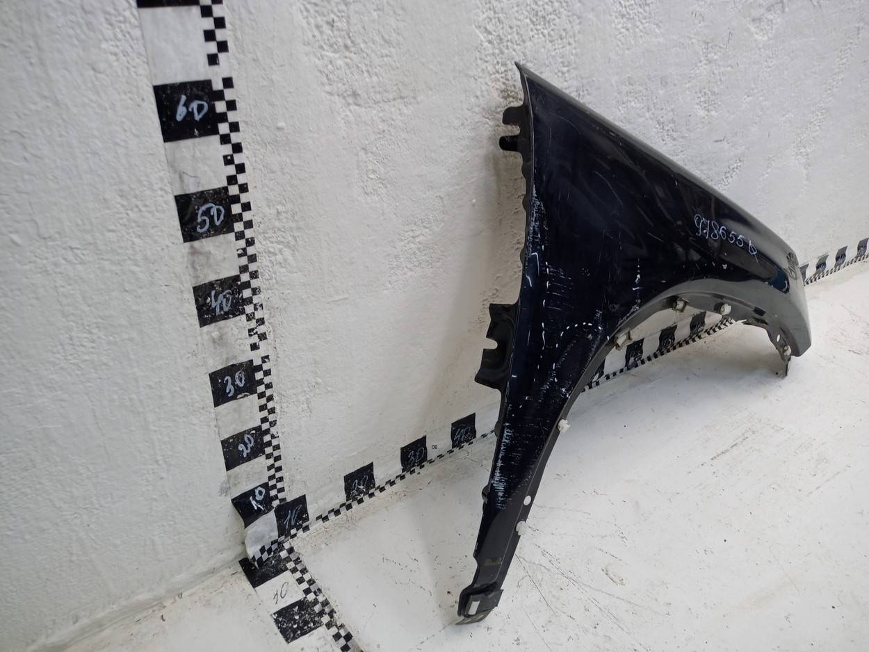 Крыло переднее правое