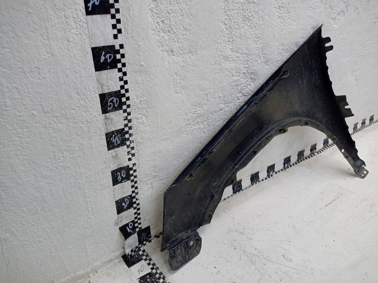 Крыло переднее правое