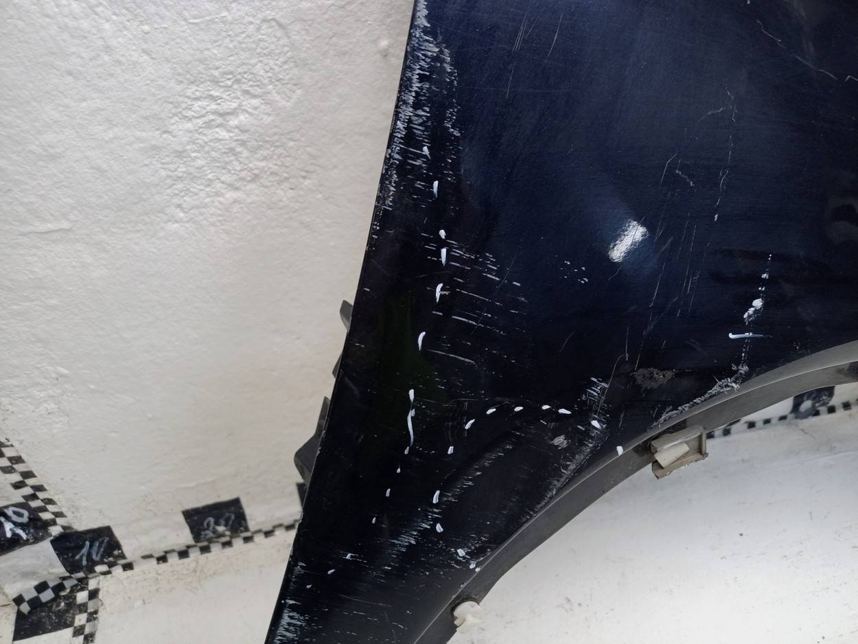 Крыло переднее правое