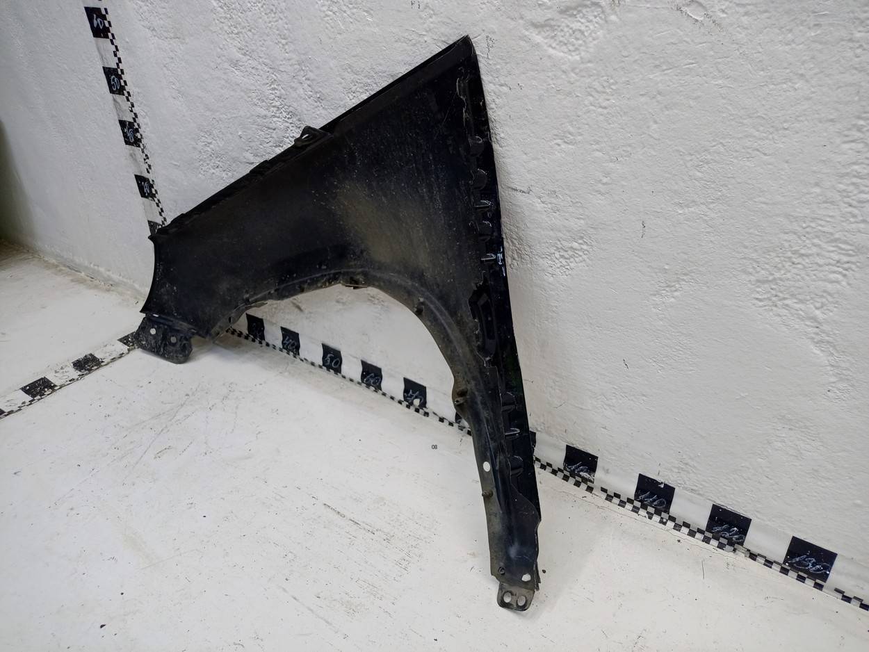 Крыло переднее правое