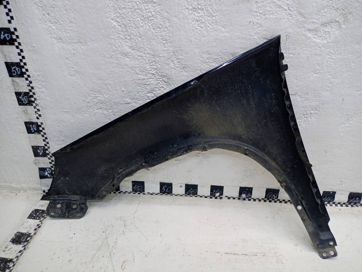 Крыло переднее правое