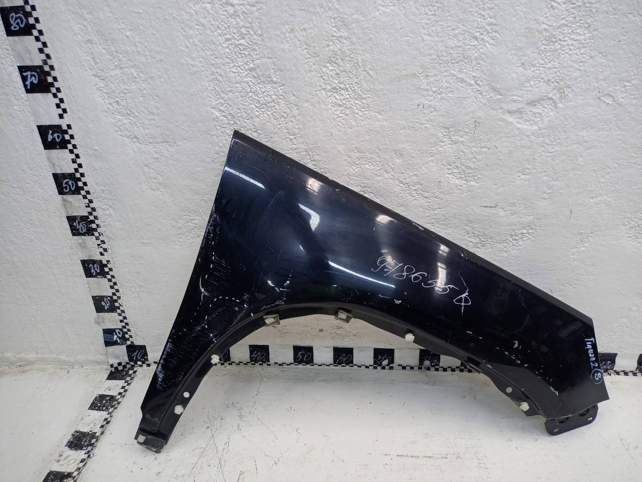 Крыло переднее правое