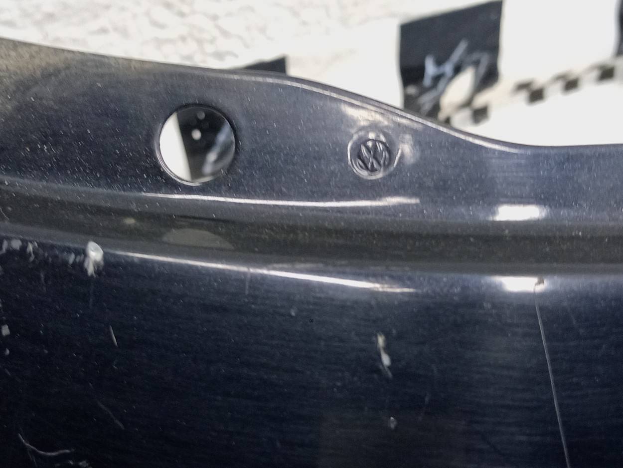 Крыло переднее правое