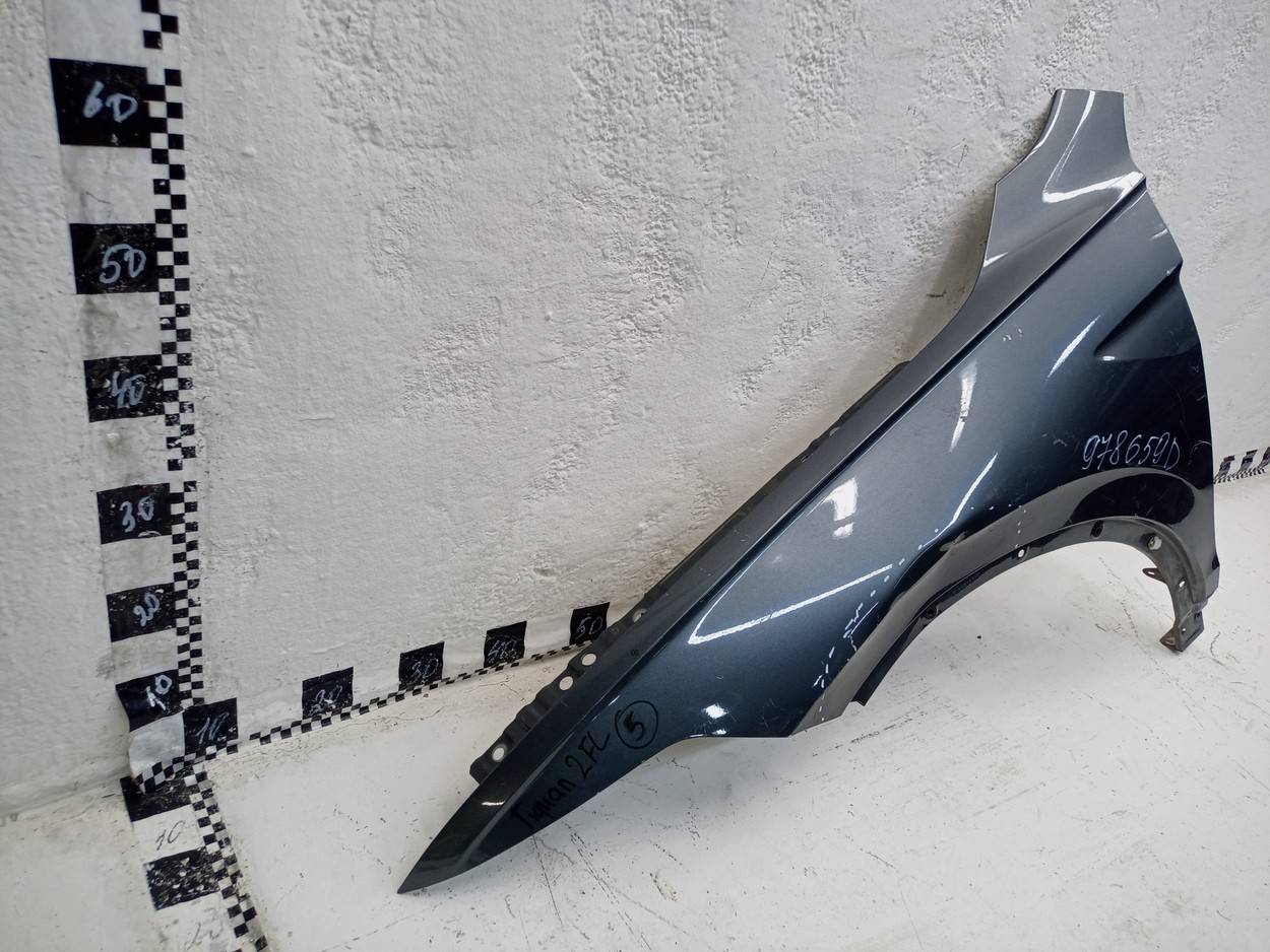 Крыло переднее левое