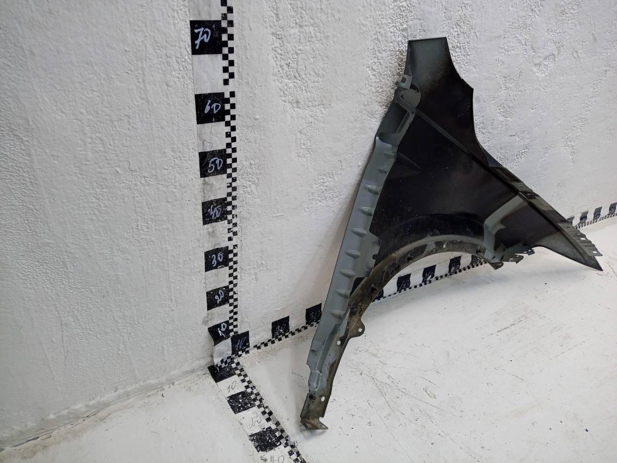 Крыло переднее левое