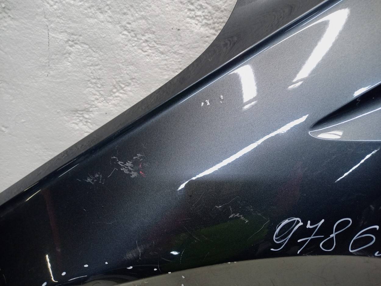 Крыло переднее левое