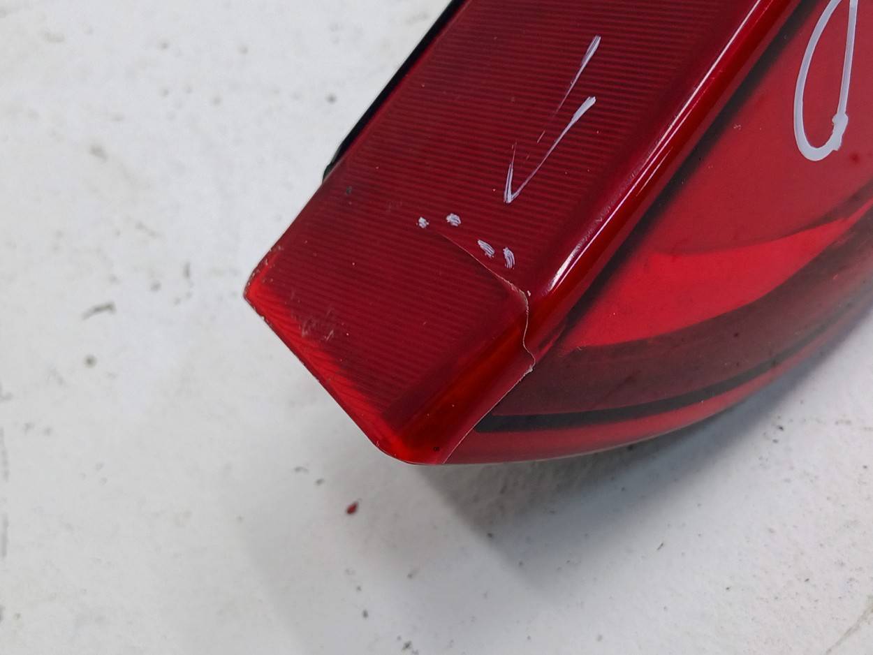 Фонарь задний внутренний левый