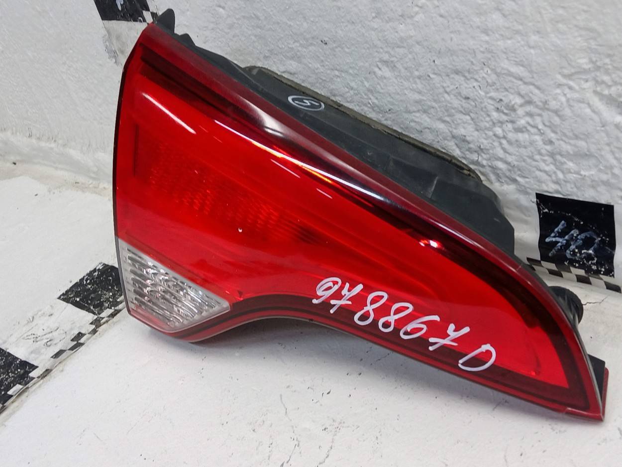 Фонарь задний внутренний левый