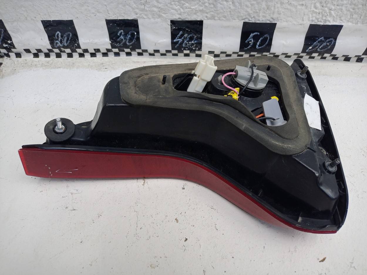 Фонарь задний внутренний левый