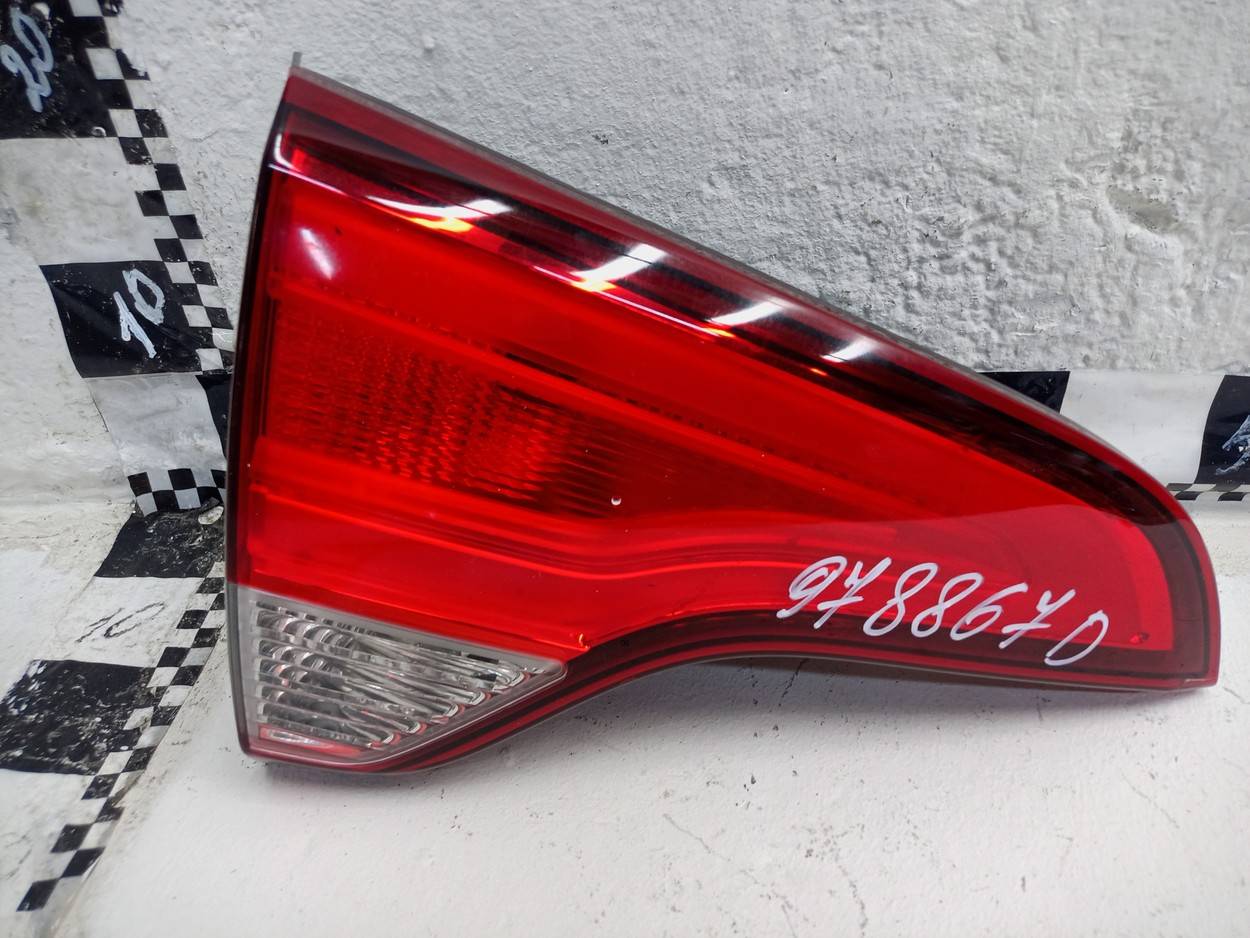 Фонарь задний внутренний левый