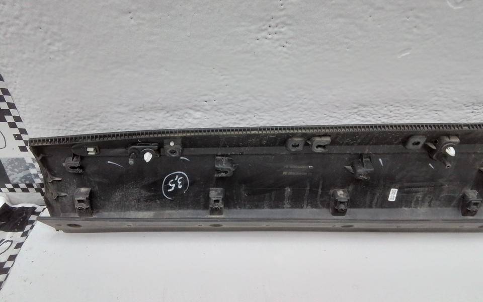 Накладка двери передней правой