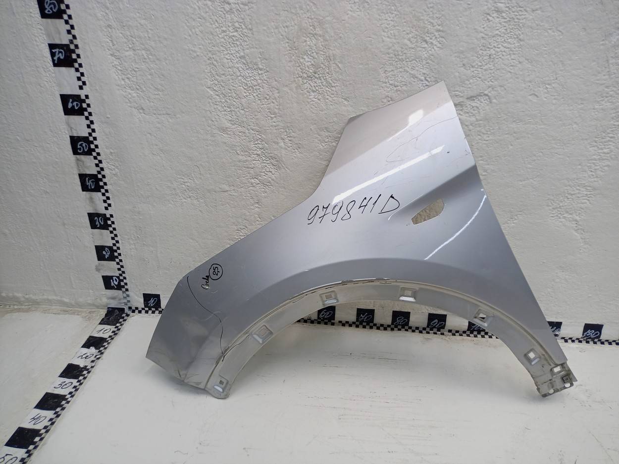 Крыло переднее левое