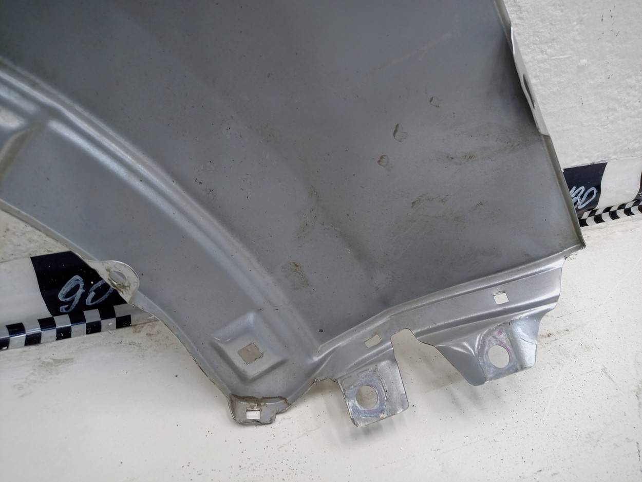 Крыло переднее левое