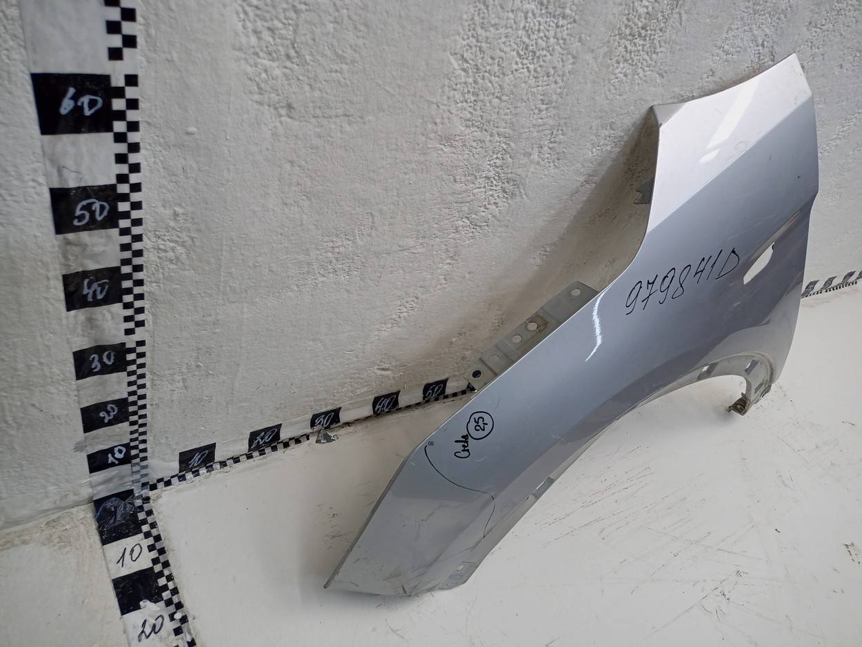 Крыло переднее левое