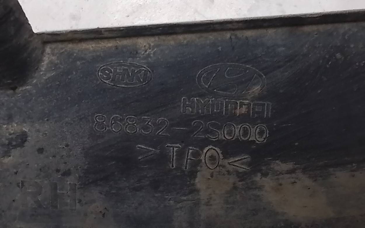 Брызговик передний правый