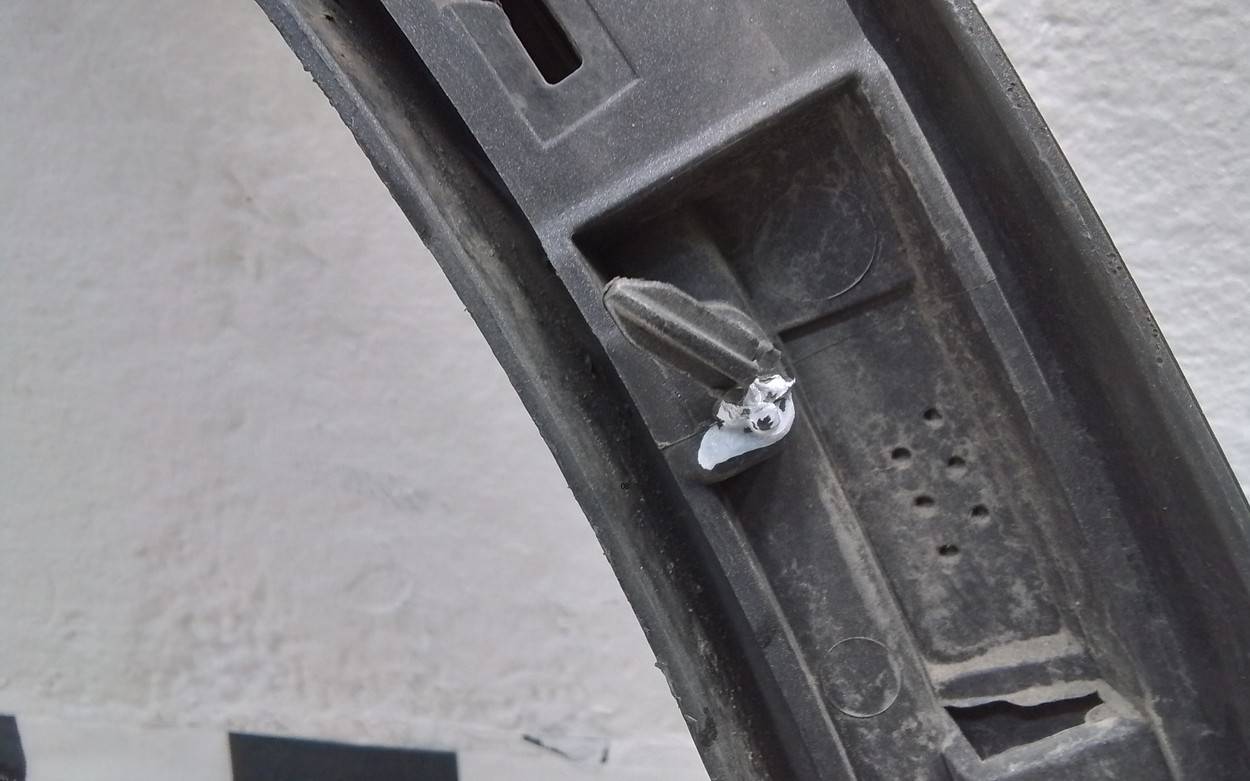 Накладка заднего крыла левого