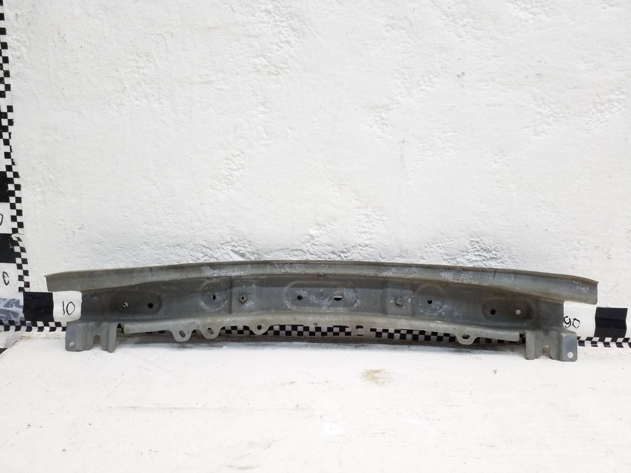 Усилитель переднего бампера