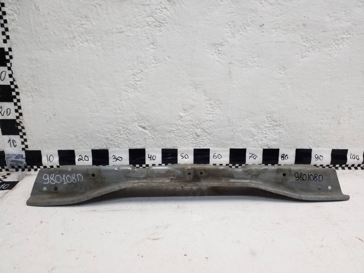 Усилитель переднего бампера