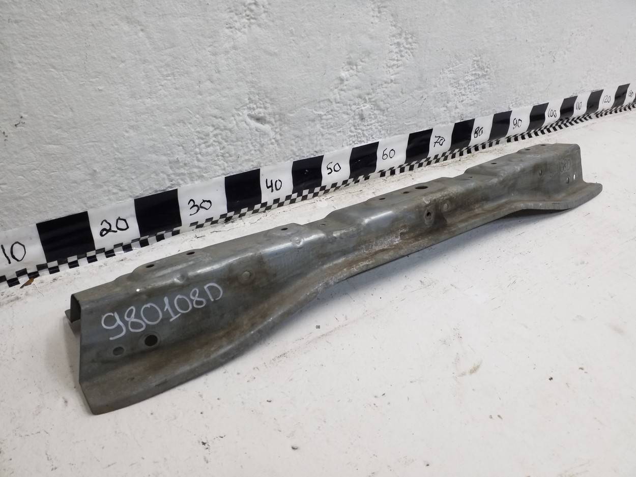 Усилитель переднего бампера