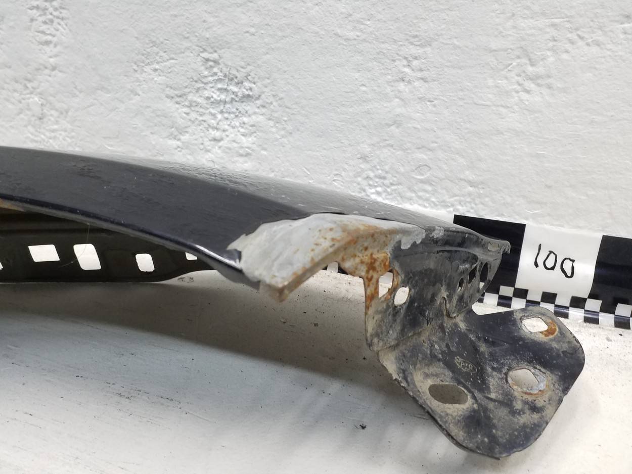 Крыло переднее правое