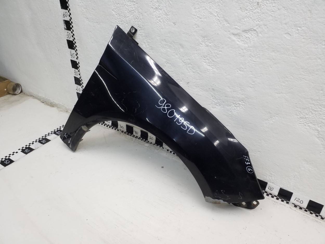 Крыло переднее правое