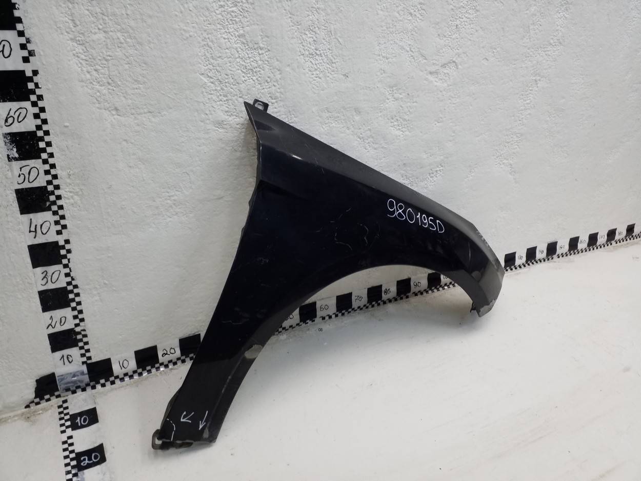 Крыло переднее правое